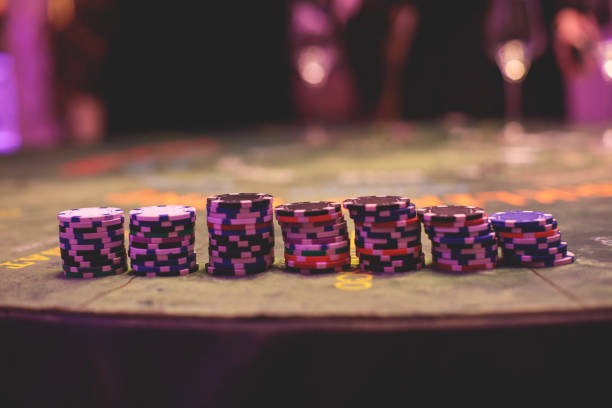 Book of Dead slot game interface on ledak788 platform showing reel symbols and payout table